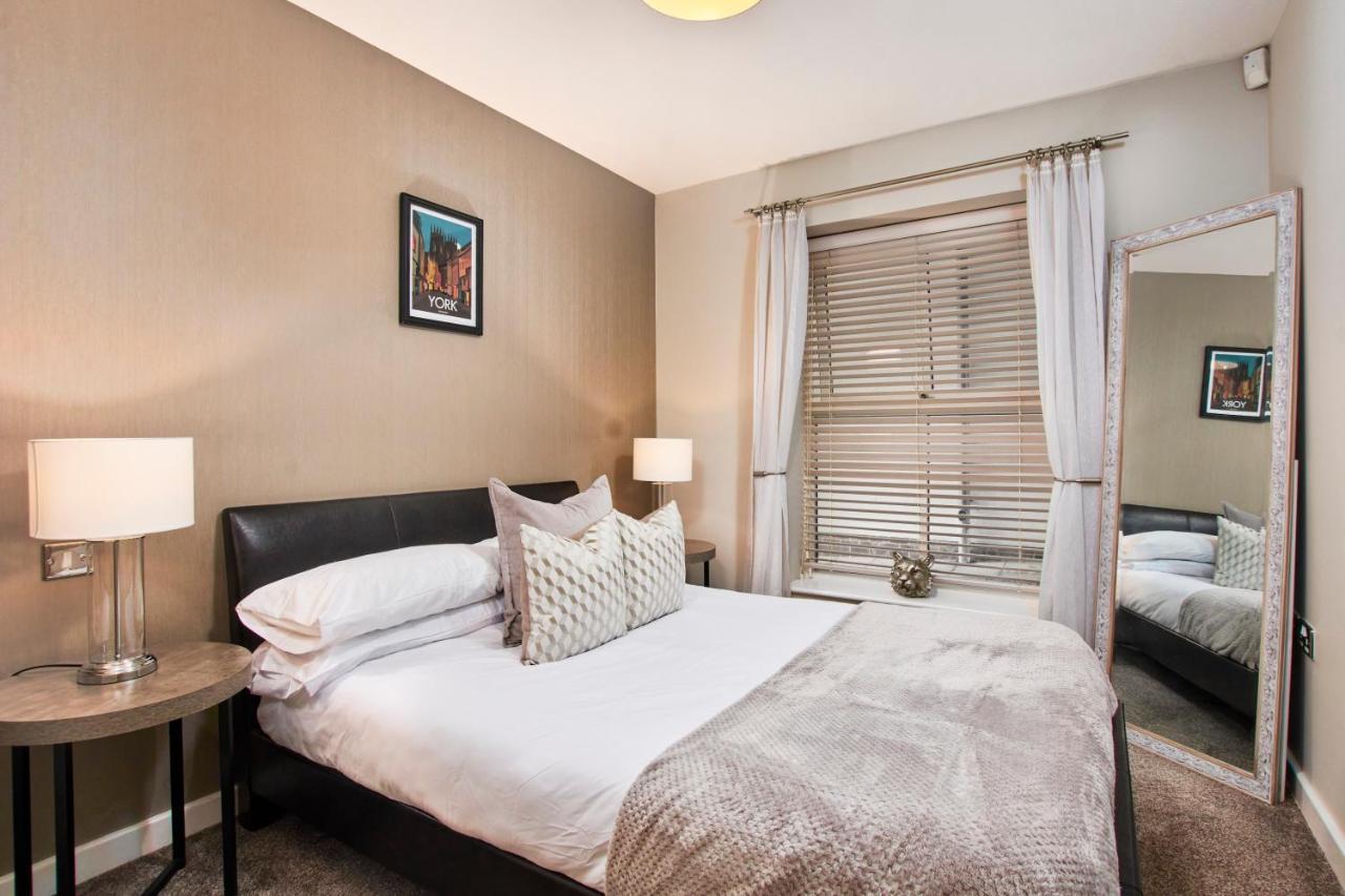 Vikings Apartment With Private Parking & Terrace York Esterno foto