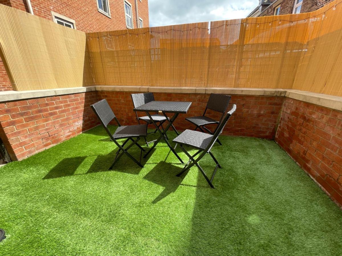 Vikings Apartment With Private Parking & Terrace York Esterno foto
